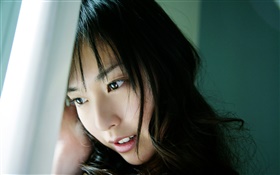 Asiatisches Mädchen, das Denken HD Hintergrundbilder