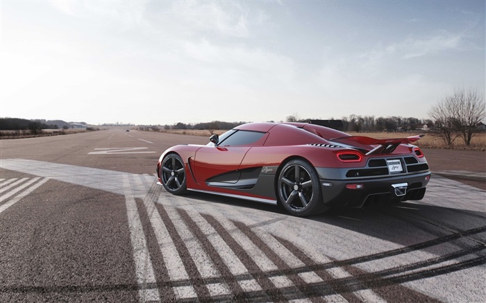 Koenigsegg roten Supersportwagen Seitenansicht Hintergrundbilder Bilder