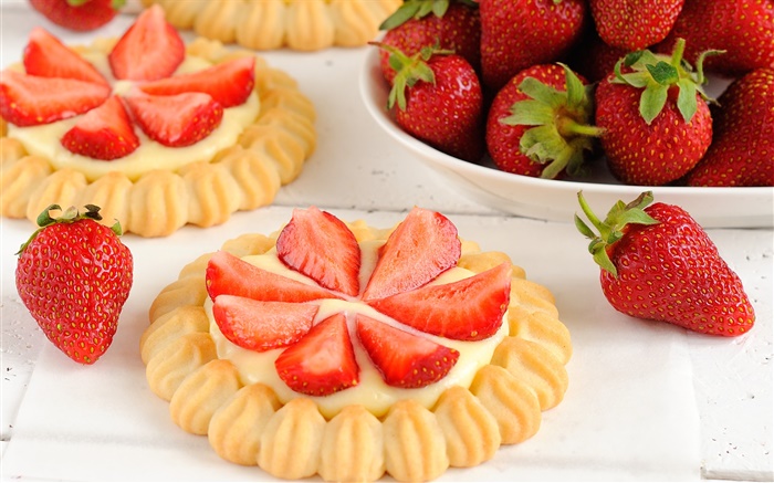 Erdbeeren mit Erdbeer-Pfannkuchen Hintergrundbilder Bilder