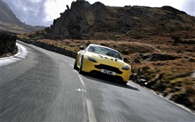 Aston Martin V12 Vantage S gelb supercar Vorderansicht, Geschwindigkeit HD Hintergrundbilder