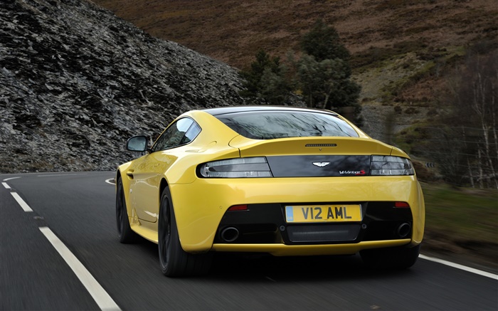 Gelbe supercar Rückansicht Aston Martin V12 Vantage S Hintergrundbilder Bilder