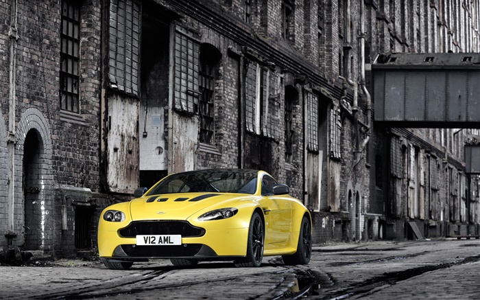 Aston Martin V12 Vantage S gelb supercar Hintergrundbilder Bilder