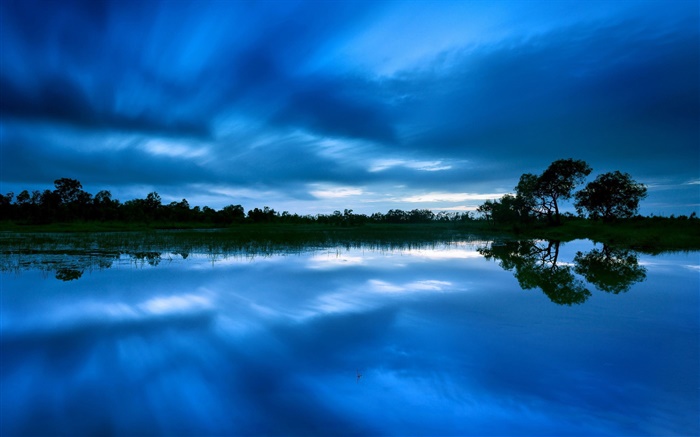 Abenddämmerung, See, Bäume, blauer Himmel, Wasser Reflexion Hintergrundbilder Bilder