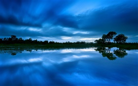 Abenddämmerung, See, Bäume, blauer Himmel, Wasser Reflexion