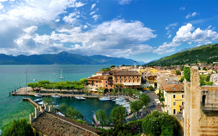 Italien, Venetien, Küste, Meer, Stadt, Haus, Boot, blauer Himmel Hintergrundbilder Bilder