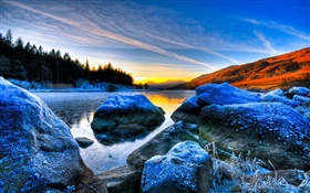 Stones, Sonnenuntergang, Bäume, vulkanischen See HD Hintergrundbilder