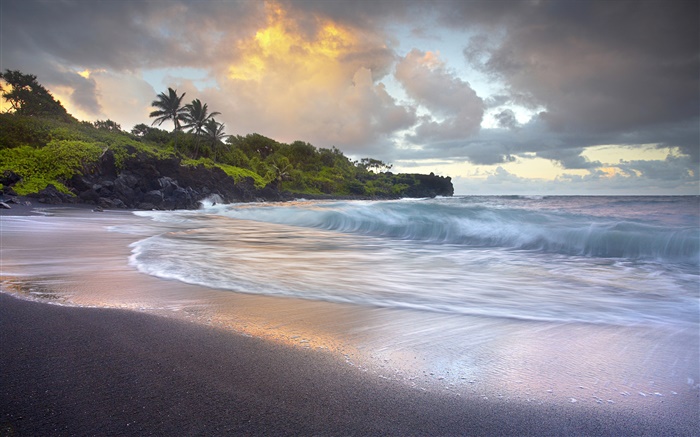 Wellen, schwarzen Sandstrand, Hawaii Hintergrundbilder Bilder