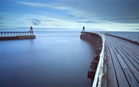 Holzbrücke, Pier, Leuchtturm, Meer, Morgendämmerung HD Hintergrundbilder