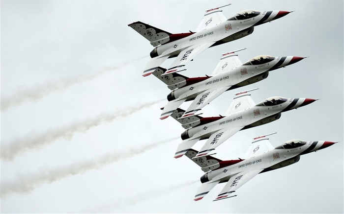 Dynamics F-16 Kämpfer im Himmel Hintergrundbilder Bilder