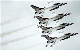Dynamics F-16 Kämpfer im Himmel HD Hintergrundbilder