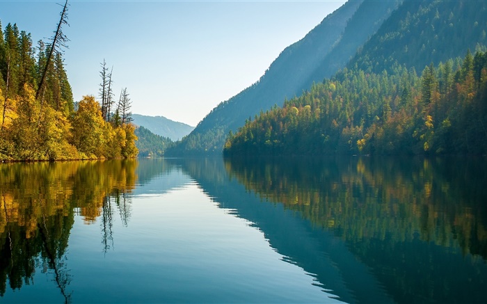 Echo Lake, Monashee Mountains, British Columbia, Kanada, Wasser Reflexion Hintergrundbilder Bilder