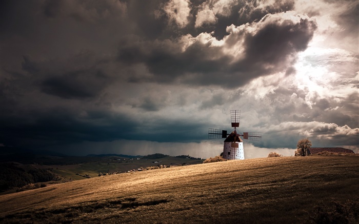 Farmland, Mühle, dicke Wolken Hintergrundbilder Bilder