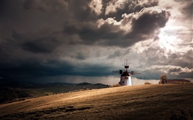 Farmland, Mühle, dicke Wolken HD Hintergrundbilder
