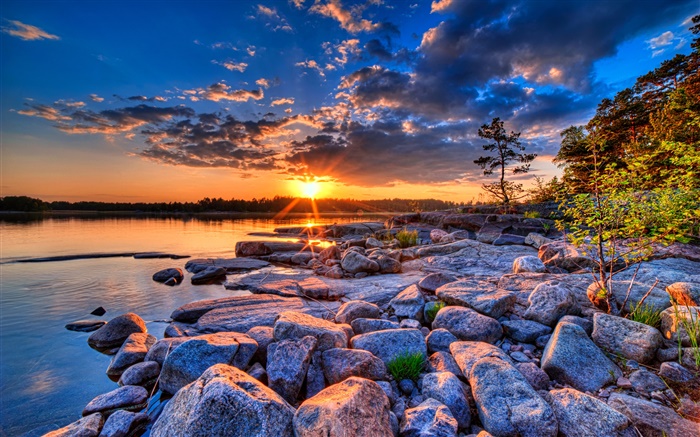 Sonnenuntergang, See, Bäume, Steine, Wolken Hintergrundbilder Bilder