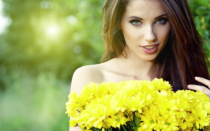 Schöne lange Haare Mädchen, gelbe Chrysanthemen Hintergrundbilder Bilder