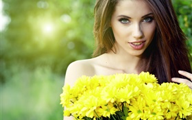 Schöne lange Haare Mädchen, gelbe Chrysanthemen HD Hintergrundbilder