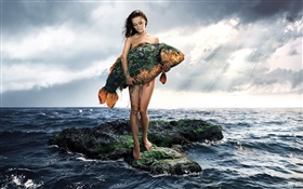 Creative-Bilder, Mädchen halten einen Fisch, Meer, Wolken HD Hintergrundbilder