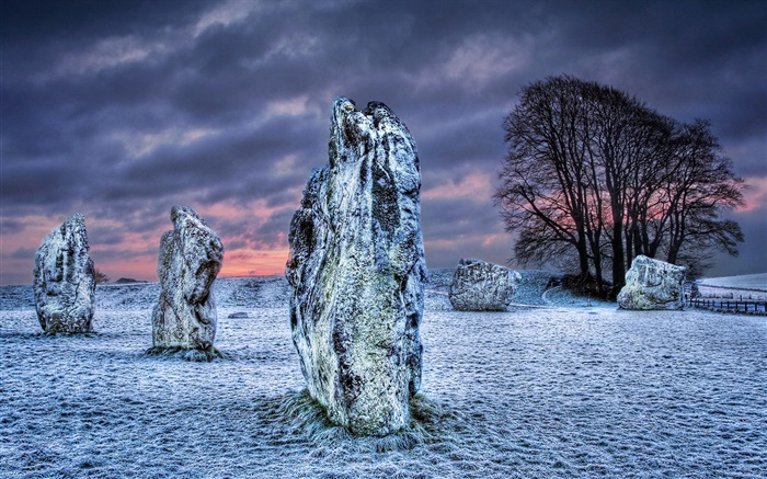 Megalith, Steine, Bäume, Schnee, Wolken, Winter Hintergrundbilder Bilder