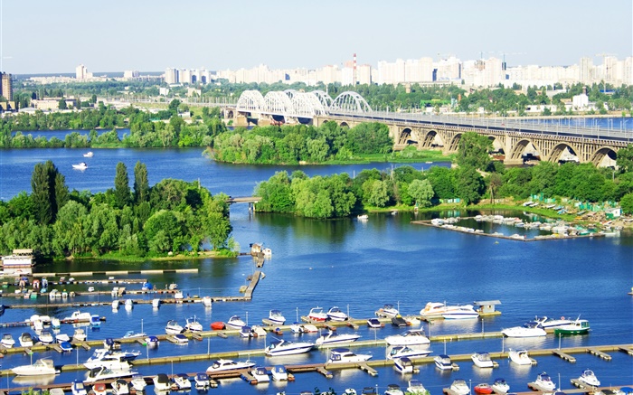 Ukraine, Stadt, Fluss, Brücke, Anlegestelle, Boote, Bäume Hintergrundbilder Bilder