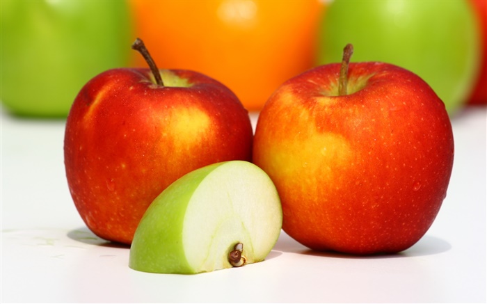 Zwei rote Äpfel, grüner Apfel in Scheiben schneiden, schmackhafte Früchte Hintergrundbilder Bilder