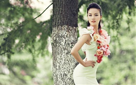 Schönes Kleid asiatische Mädchen, schlanke Figur, Blumen HD Hintergrundbilder
