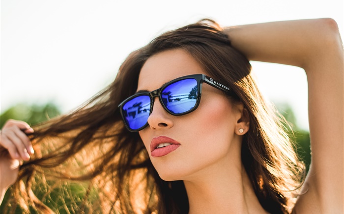 Blaue Gläser Mädchen, Lippenstift, Haare, Sommer Hintergrundbilder Bilder