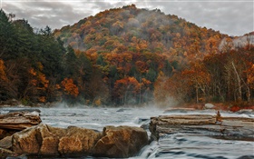 Berge, Himmel, Wolken, Wald, Bäume, Fluss, Steine, Herbst HD Hintergrundbilder