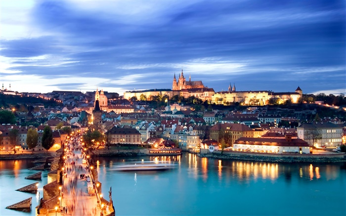 Prag Stadt Nacht, Lichter, Häuser, Karlsbrücke , Fluss, Abenddämmerung , Himmel Hintergrundbilder Bilder