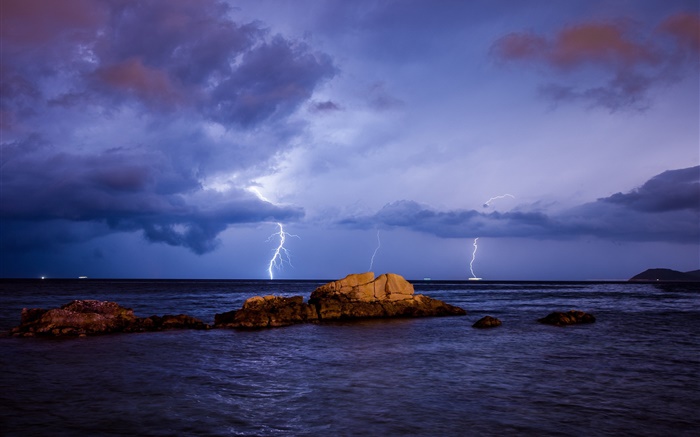 Meer, Blitzschlag , Sturm, Steine, Nacht, Wolken Hintergrundbilder Bilder