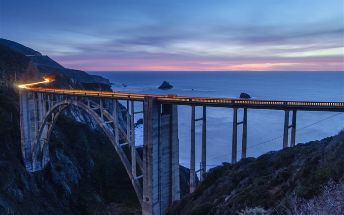 USA, Kalifornien, Monterey, Brücke, Bucht, das Meer, die Berge, Nacht Hintergrundbilder Bilder