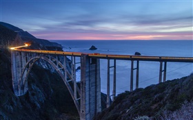 USA, Kalifornien, Monterey, Brücke, Bucht, das Meer, die Berge, Nacht HD Hintergrundbilder
