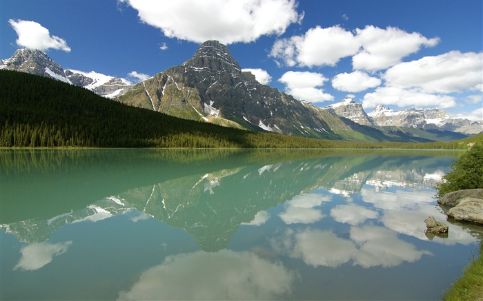 Waterfowl See, Banff-Nationalpark , Alberta, Kanada, Wolken, Berge, Wald Hintergrundbilder Bilder