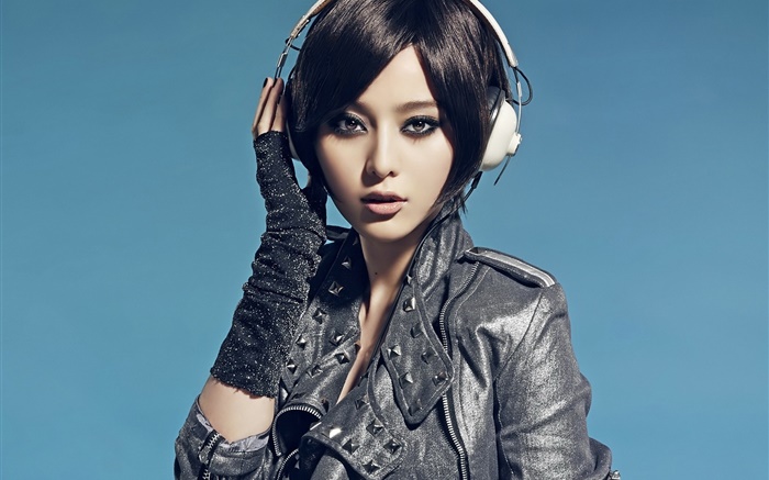 Asiatisches Mädchen, Optik, Kopfhörer, blauer Hintergrund Hintergrundbilder Bilder