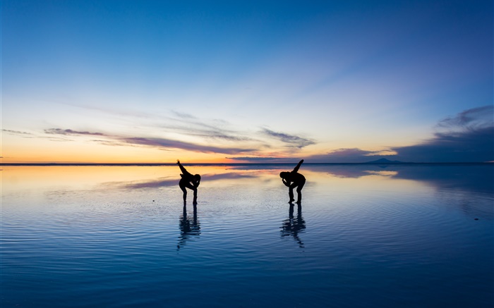 Schöne Natur, Salzsee von Uyuni, die Menschen tanzen, Sonnenuntergang, Japan Hintergrundbilder Bilder