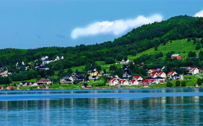 Norwegen, Bucht, Häuser, Bäume, Berge, blauer Himmel, Wolken Hintergrundbilder Bilder