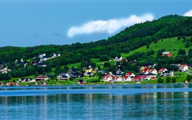 Norwegen, Bucht, Häuser, Bäume, Berge, blauer Himmel, Wolken HD Hintergrundbilder