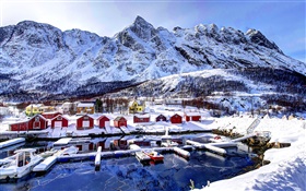 Norwegen im Winter, Schnee, Bucht, Berge, Häuser, Boote HD Hintergrundbilder