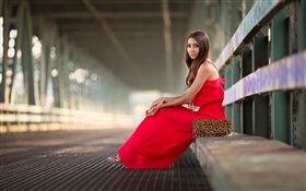Rotes Kleid Mädchen, sitzend, Mode, Brücke