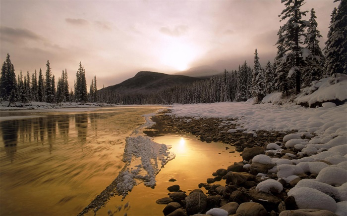 Schöner Sonnenuntergang im Winter, Wald, Schnee, Berge, Fluss Hintergrundbilder Bilder