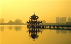 Chinesische Landschaft, ein Pavillon, See, Dämmerung