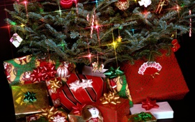 Weihnachtsgeschenke, Lichter, Tannenzweigen HD Hintergrundbilder
