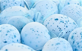 Ostern, blaue Eier, Speck