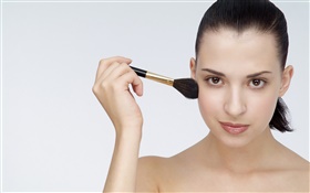 Mädchen Verwendung Make-up Pinsel HD Hintergrundbilder