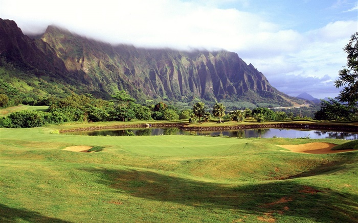 Hawaii, USA, Golfplatz , Gras, Berge, Bäume, See, Wolken Hintergrundbilder Bilder