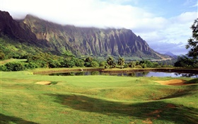 Hawaii, USA, Golfplatz , Gras, Berge, Bäume, See, Wolken HD Hintergrundbilder