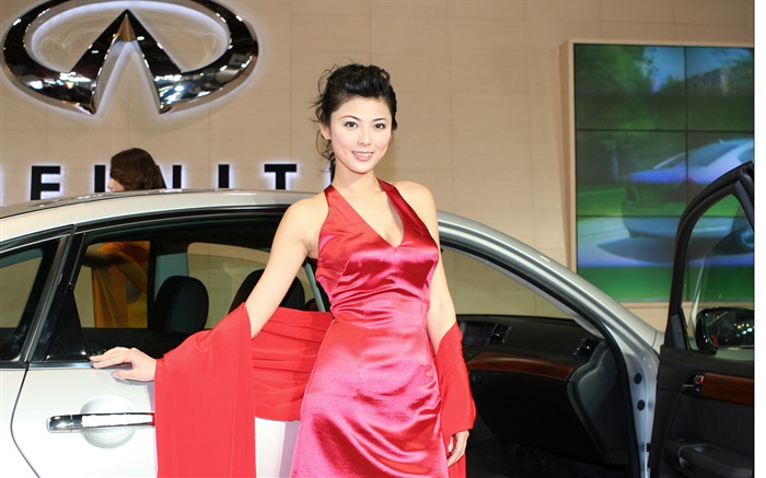 Rotes Kleid Chinesisches Mädchen mit dem Auto Hintergrundbilder Bilder