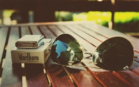 Stillleben , leichter, Zigarette, Sonnenbrille HD Hintergrundbilder