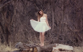 Weißes Kleid Mädchen, Wald, einsam HD Hintergrundbilder
