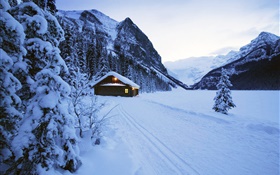 Winter, dicken Schnee, Haus, Dämmerung HD Hintergrundbilder