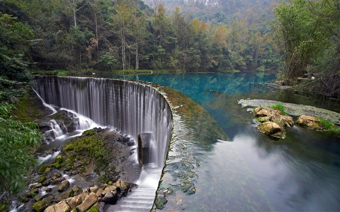 Kroatien, Nationalpark Plitvicer Seen, Wald, Steine, Bäume, Wasserfall Hintergrundbilder Bilder